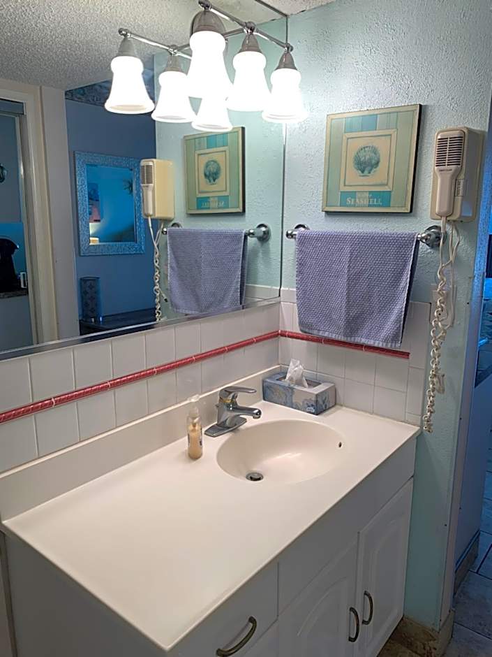 Island Inn unit 315
