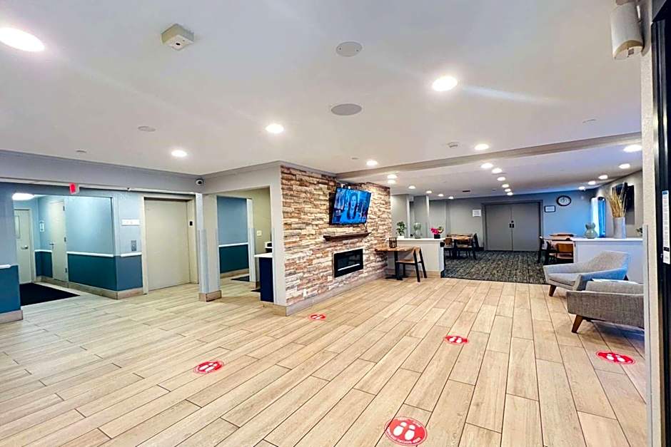 AmericInn by Wyndham Glendale/Milwaukee