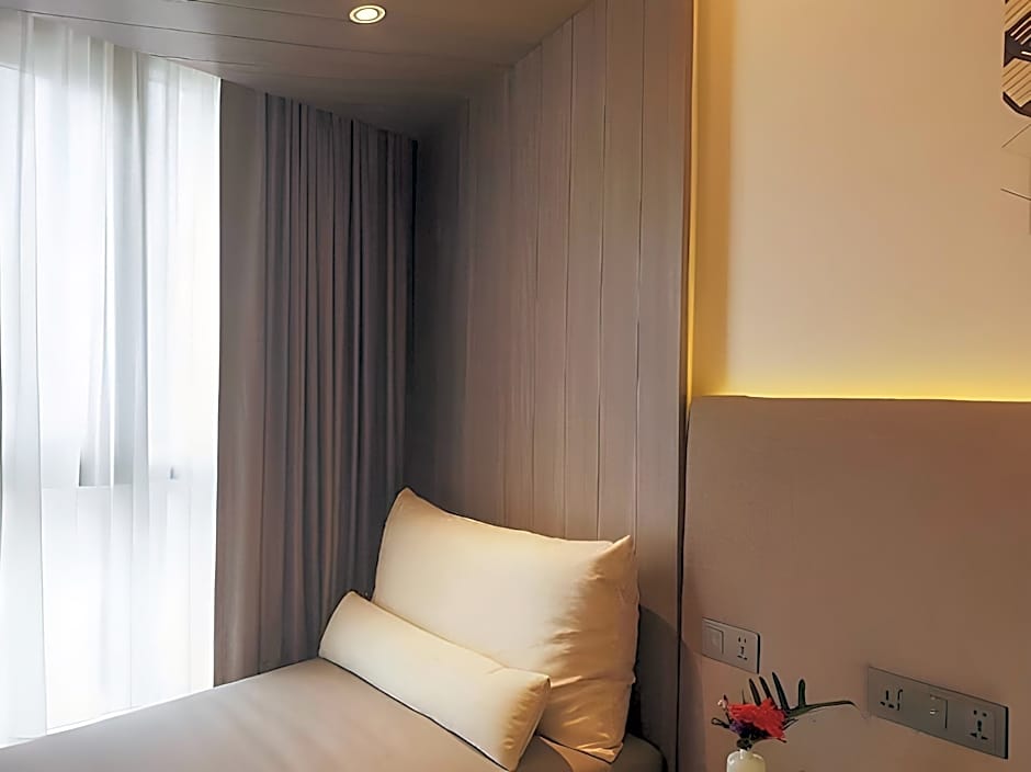 Triple Y Hotel