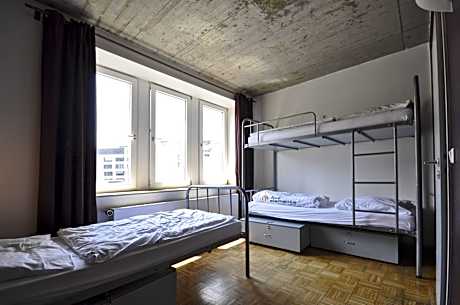 Single Bed in Mixed Dormitory Room (3 Adults) with Bathroom