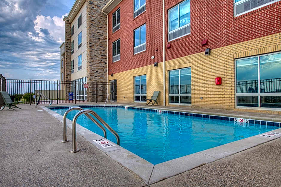 Holiday Inn Express and Suites Remington By IHG