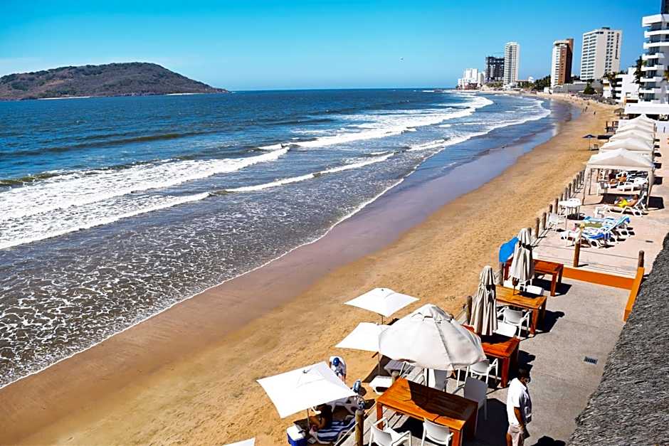 Costa de Oro Beach Hotel