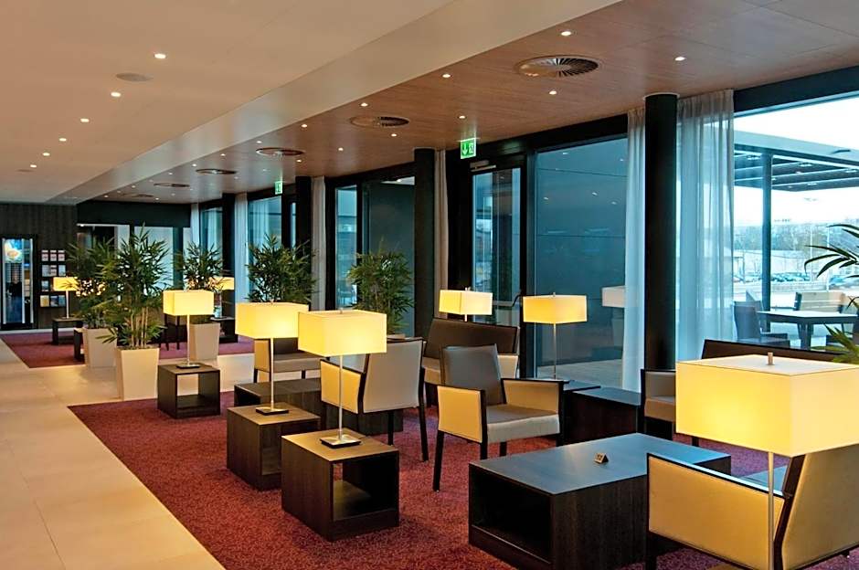 Holiday Inn Express Zürich Airport By IHG
