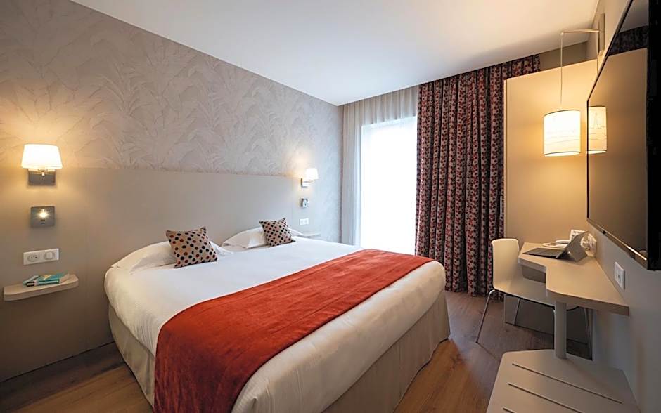 Photo 1 of 14 of Double Room