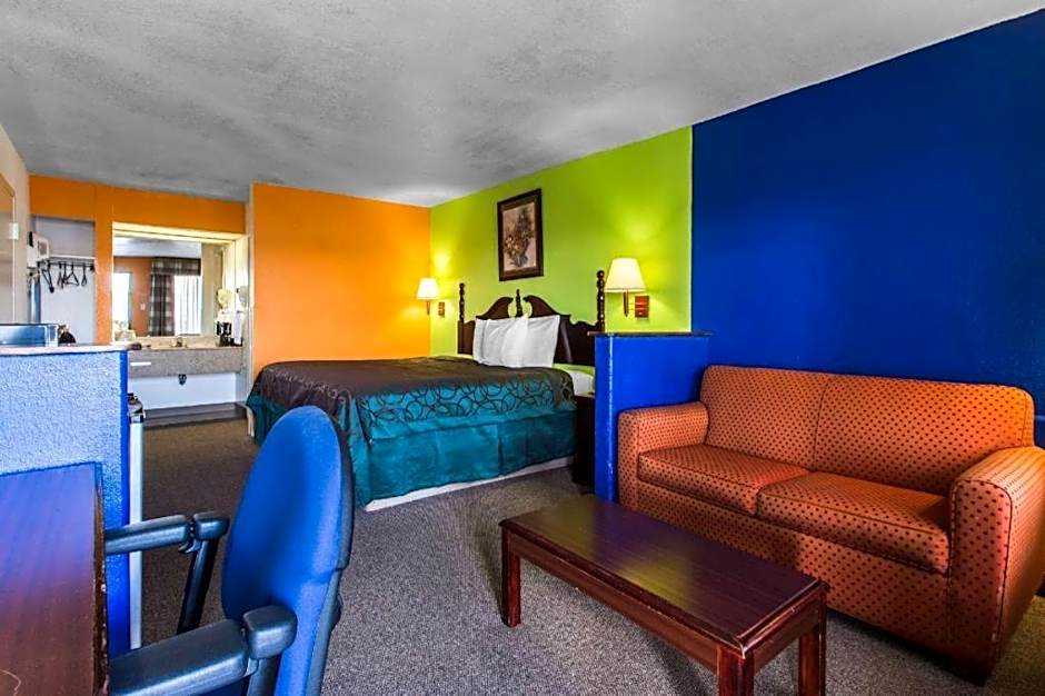 Econo Lodge Inn & Suites Macon North