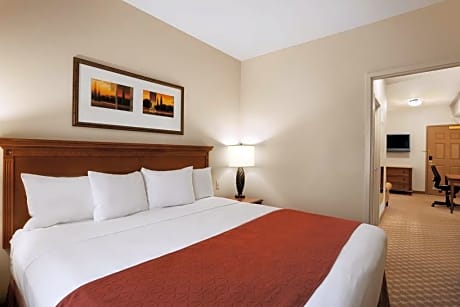 King Bed-Accessible-1 Bedroom Suite-Sofabed-Nsk