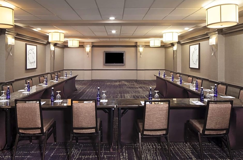 Embassy Suites by Hilton Philadelphia Airport