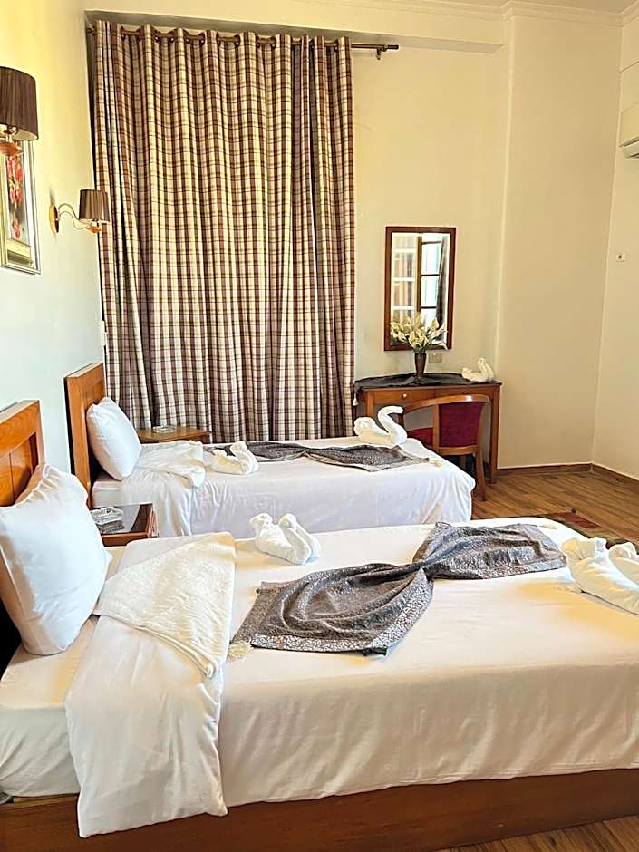 Hyde Park House Hotel
