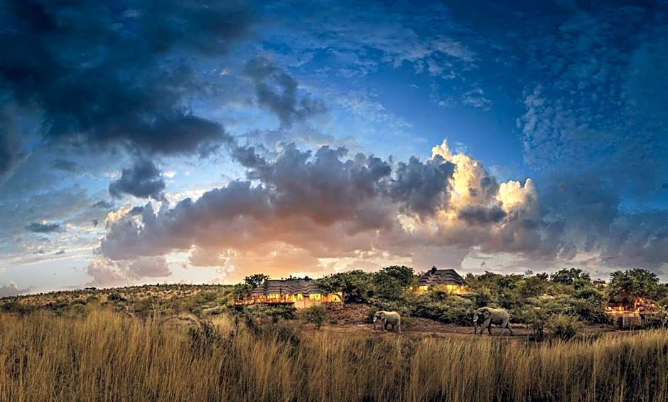 Tuningi Safari Lodge