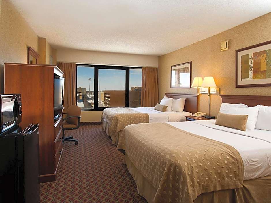 Ramada Hotel & Convention Center by Wyndham Topeka Downtown