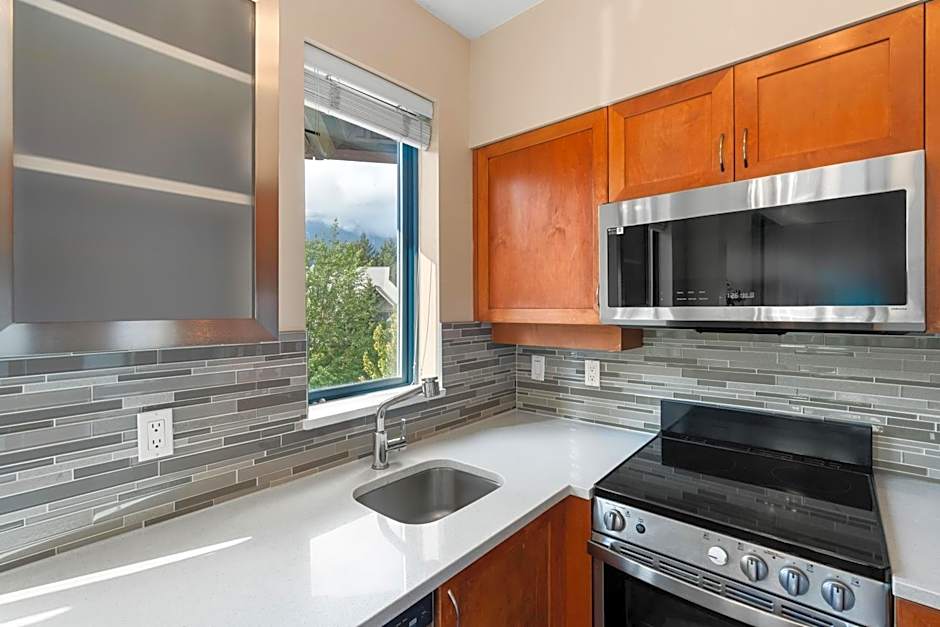 Alpenglow Lodge Two Bedroom Apartment by MVA