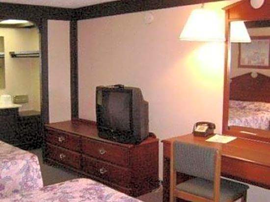 OYO Hotel Wadsworth OH I-76