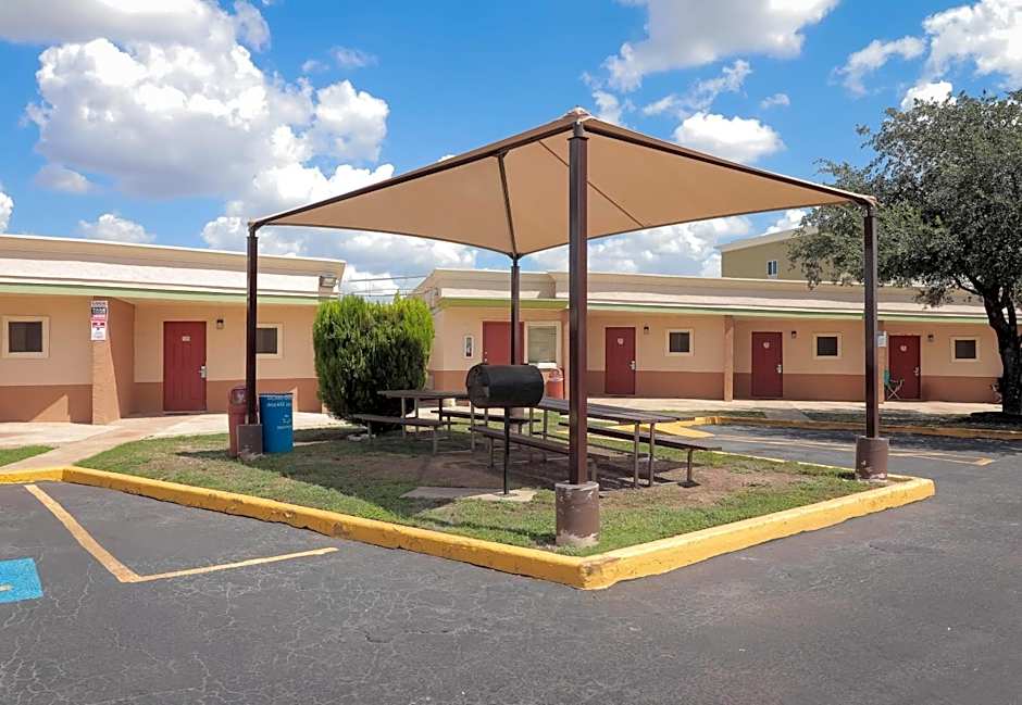 Rodeway Inn San Antonio Lackland AFB - SeaWorld