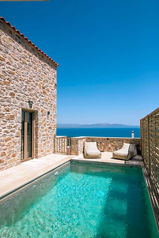 Mani Luxury Suites and Studios in Gytheio with Private Pools