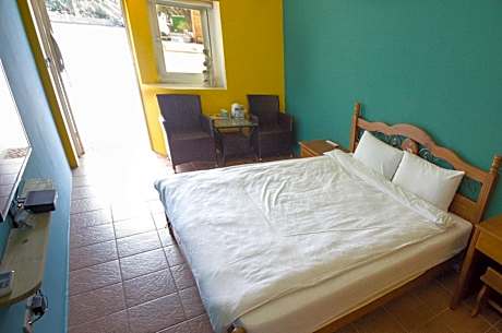 Deluxe Double Room with Side Sea View