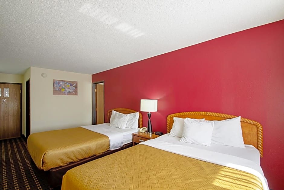 Econo Lodge Inn & Suites