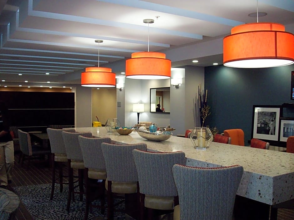 Hampton Inn- Suffolk