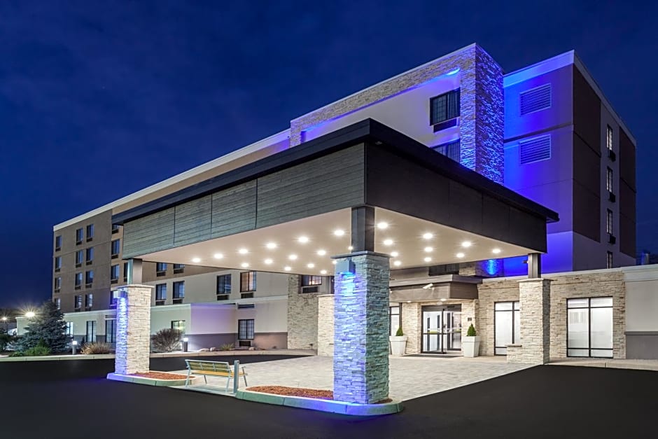 Holiday Inn Express Hotel & Suites Providence-Woonsocket, an IHG Hotel