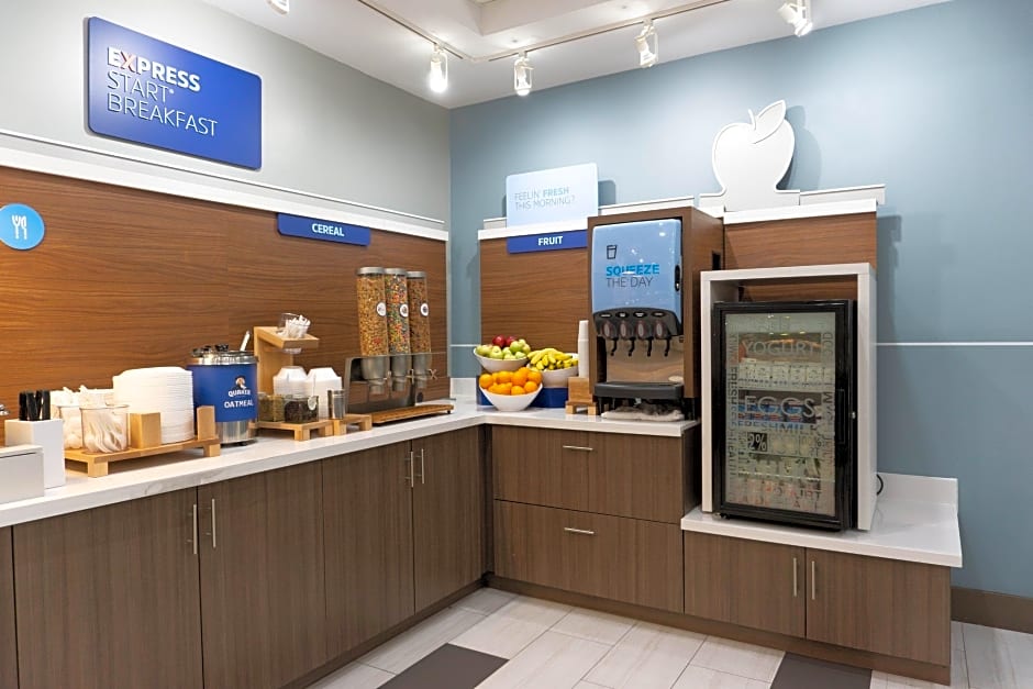 Holiday Inn Express & Suites Los Angeles Downtown West By IHG