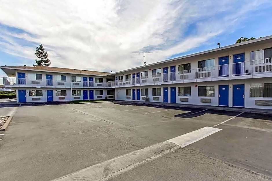 Super 8 by Wyndham Santa Clara
