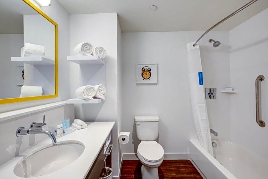 Hampton Inn & Suites Boston/Waltham