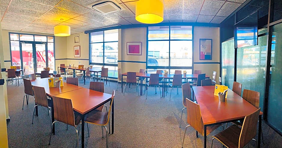 Opal Inn Hotel, Motel, Caravan Park