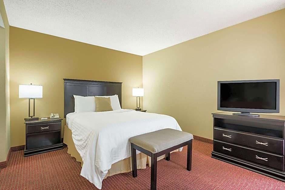 Hawthorn Suites by Wyndham Dayton North