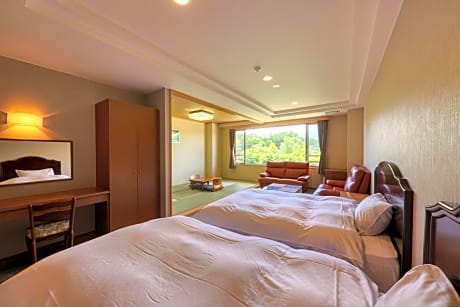Junior Suite with Private Bathroom with Mountain View