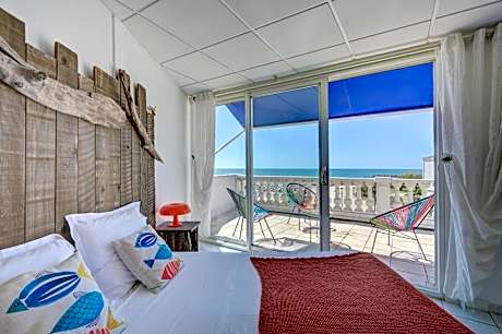 Double Room with Balcony and Sea View
