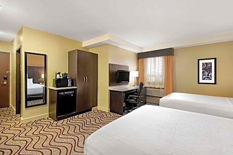 Deluxe Queen Room with Two Queen Beds