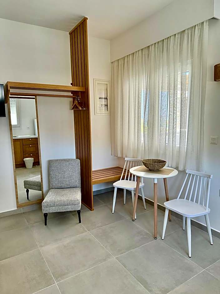 Irini Seaside Luxury Apartments