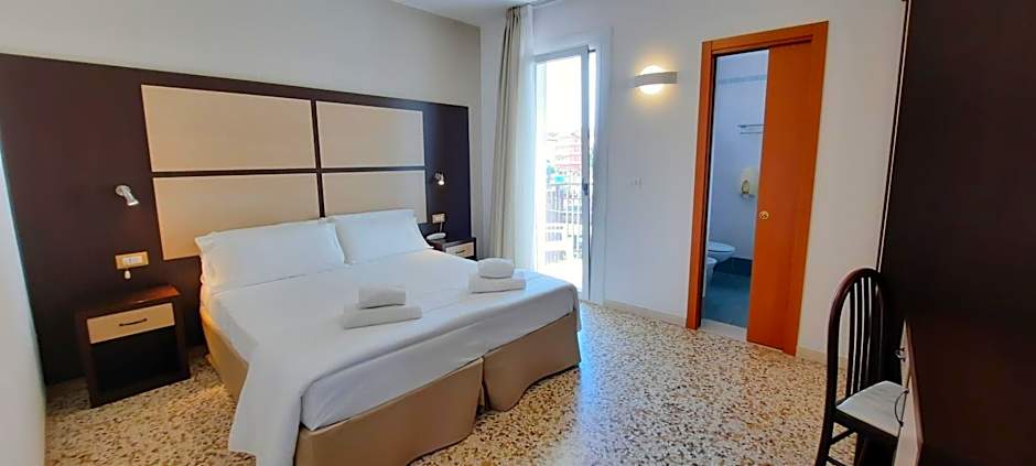 Hotel Atenea Golden Star