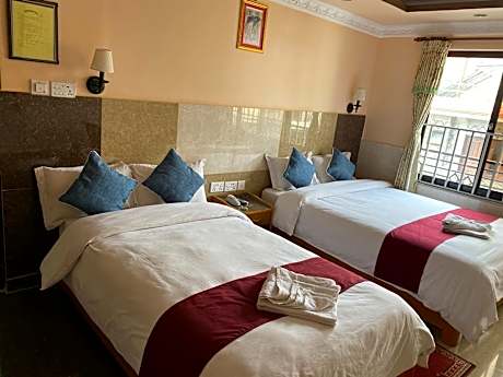Double or Twin Room with Mountain View