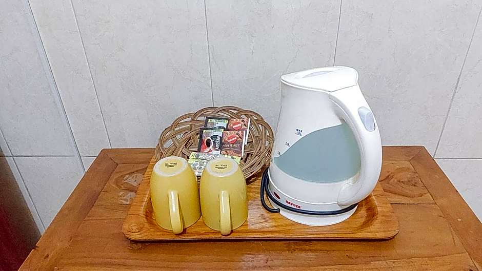 Hotel Shinta 2 near Alun Alun Kertosono Mitra RedDoorz