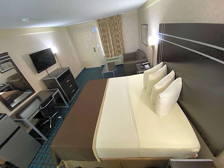 Deluxe Inn - Fayetteville I-95