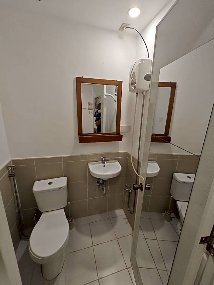 Room-Cola Inn