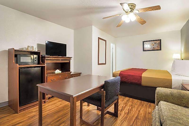 Econo Lodge Bartlesville Hwy 75