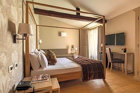 Classic Quadruple Room