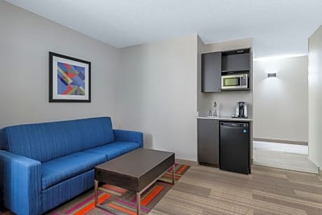 King Suite with Sofa Bed and Kitchen