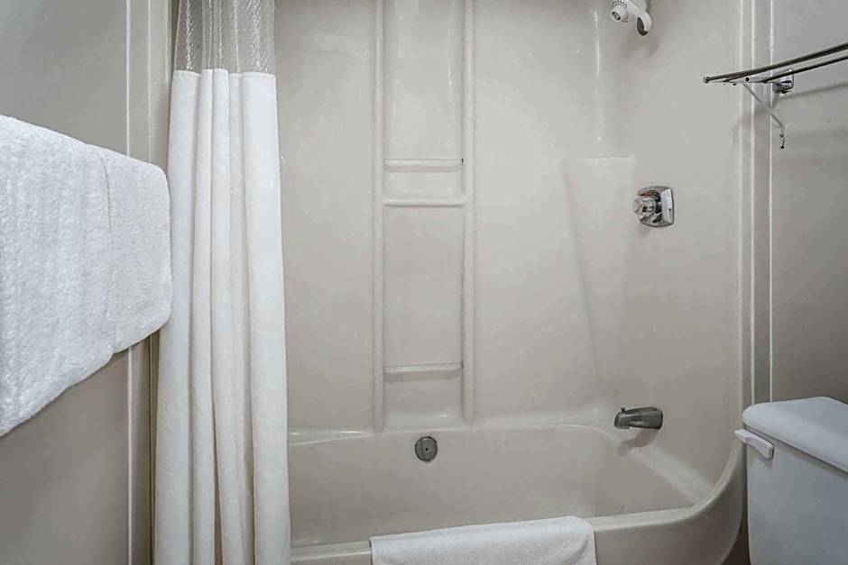 Ramada by Wyndham Quesnel