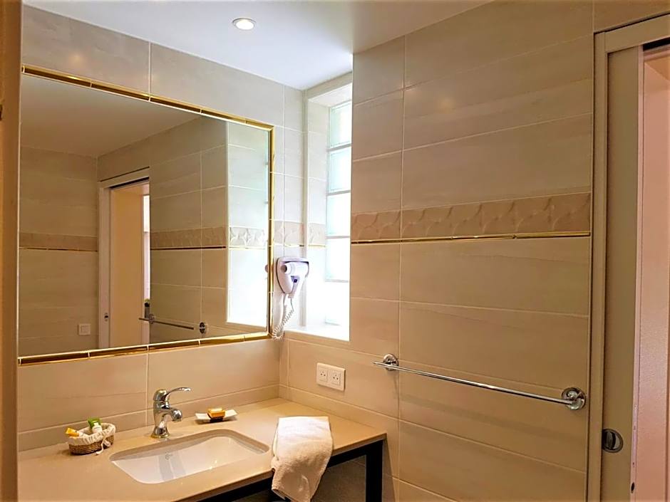 B&B with charm, quiet, kitchen, sw pool.