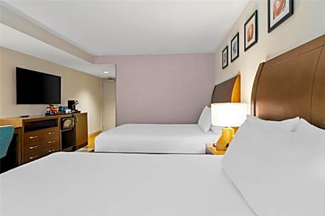 2 Queens Premium W/In-Room Drinks-Snacks