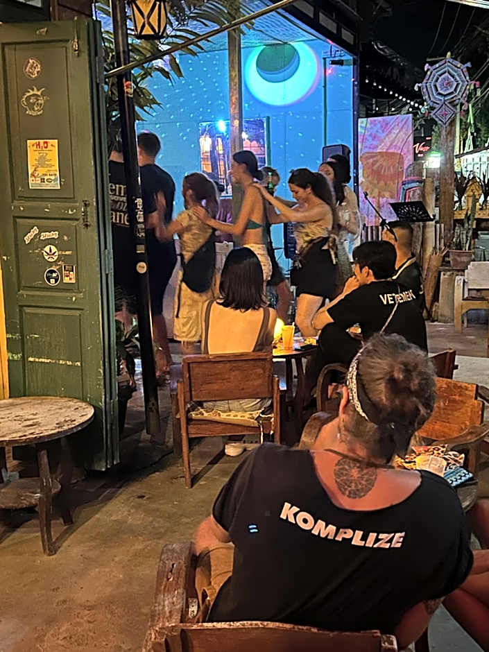 Hostel and Music Bar Bros