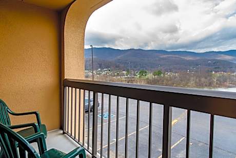 Queen Room with Two Queen Beds and Mountain View - Non-Smoking
