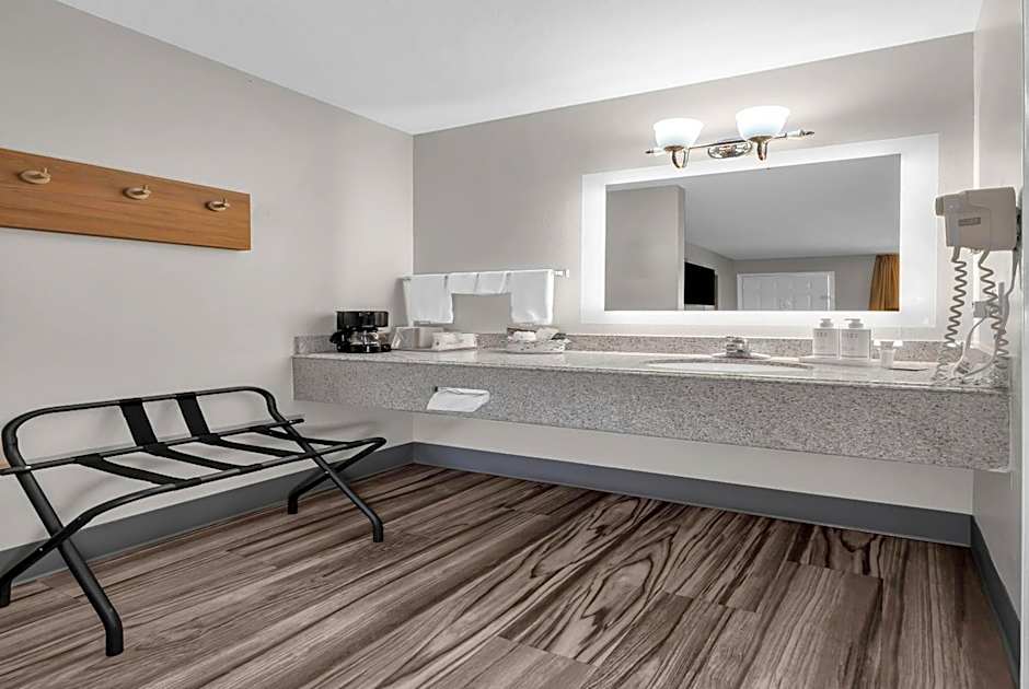 Super 8 by Wyndham Siloam Springs