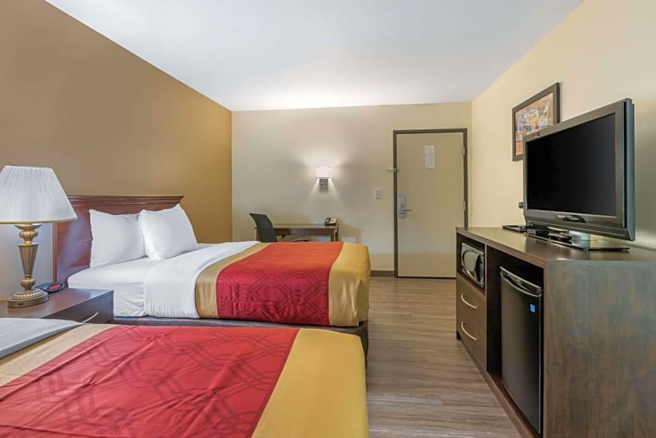 Econo Lodge Inn & Suites Fairgrounds