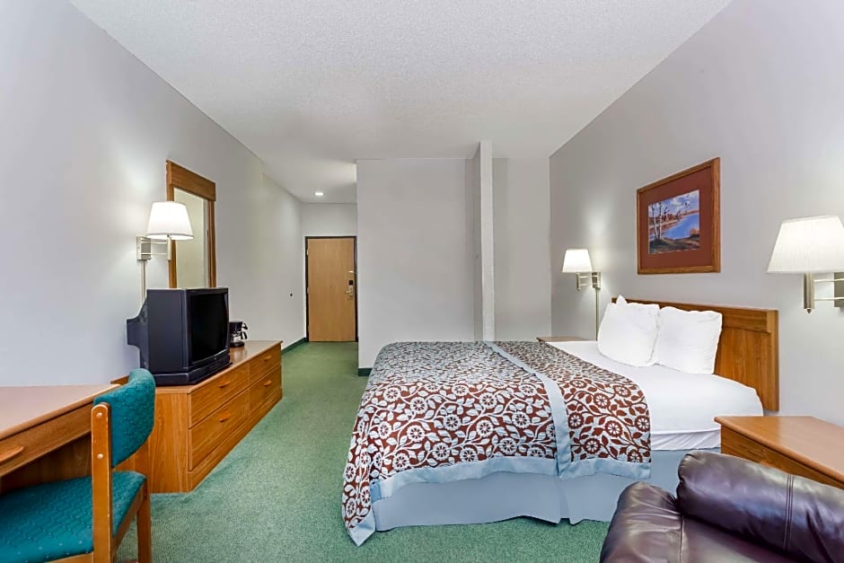Days Inn by Wyndham Manchester