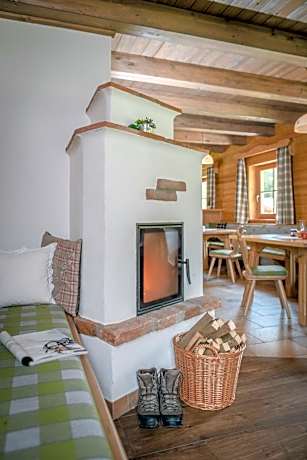 Four-Bedroom Chalet "Wilderer"