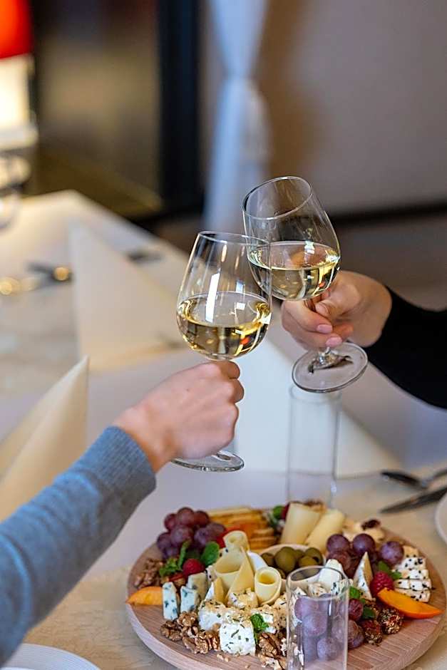 Red Baron Hotel & Restaurant