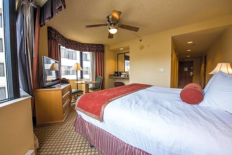 The Grand Lodge Hotel and Suites